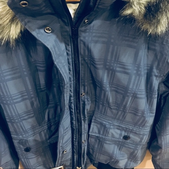 Woolrich Puffer Jacket w/ Removable Hood - Picture 6 of 13